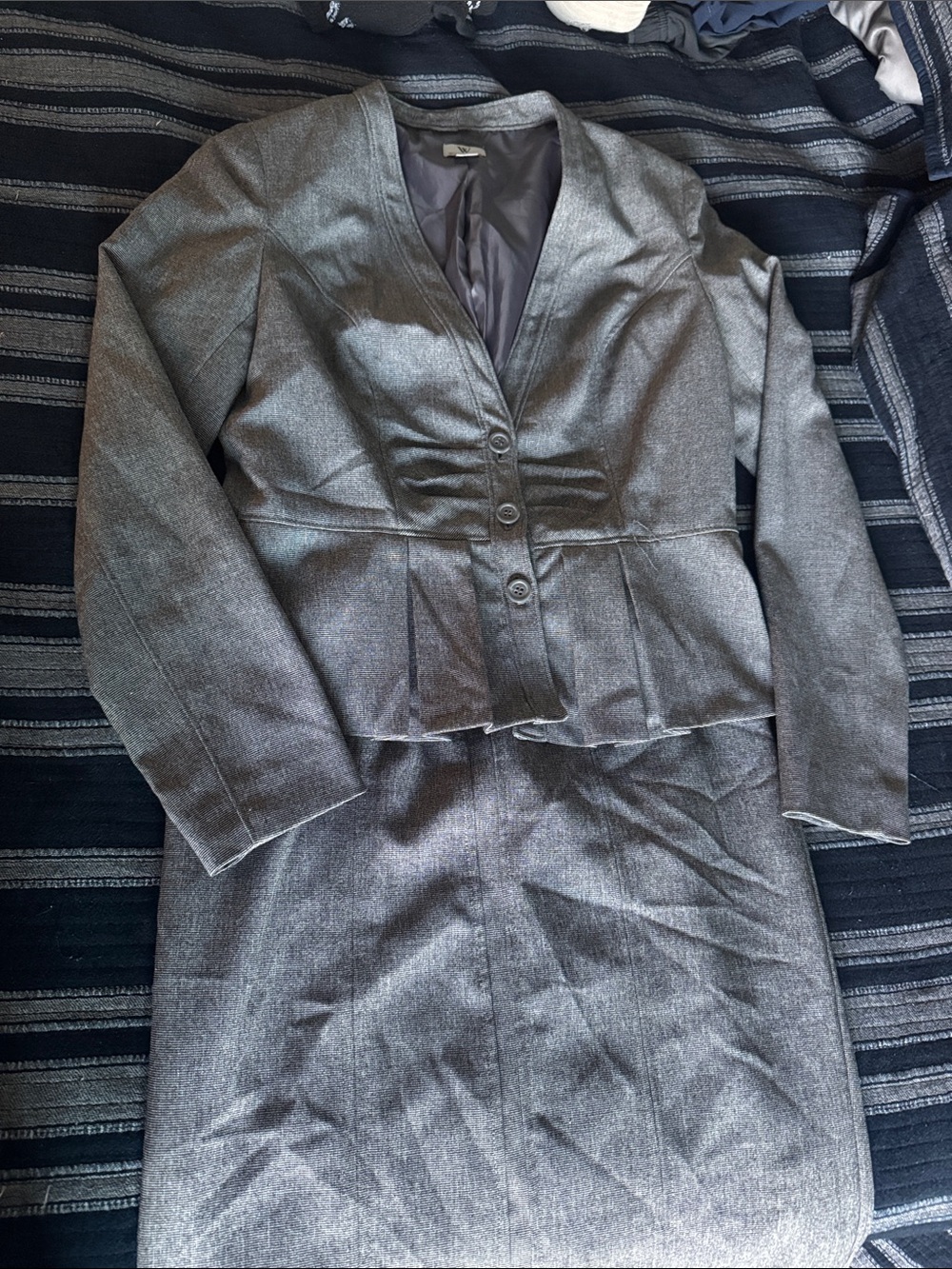 Worthington size 8 blazer size 6 skirt Gray Women's Peplum Jacket and Skirt Set